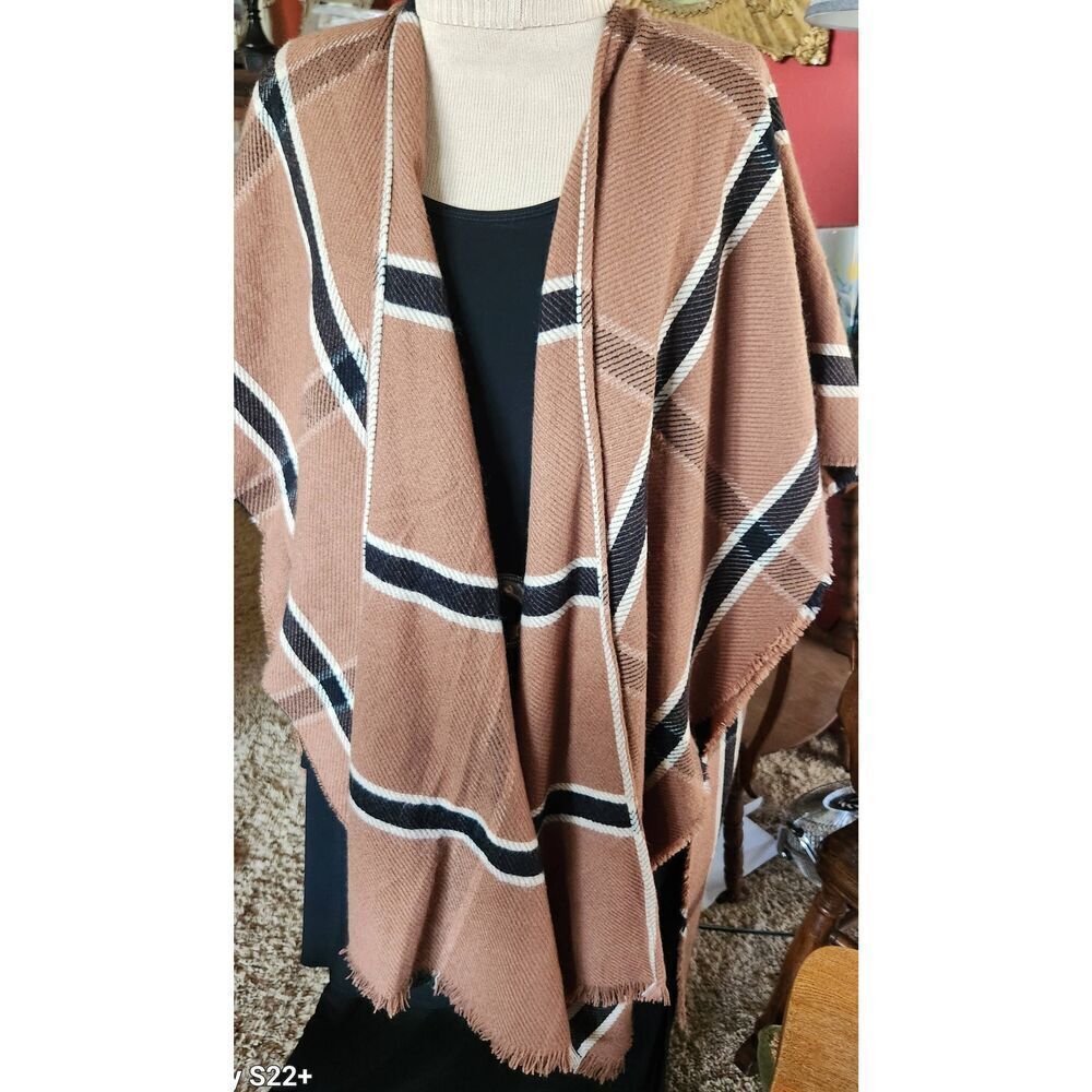O25 Do Everything In Love plaid cape m